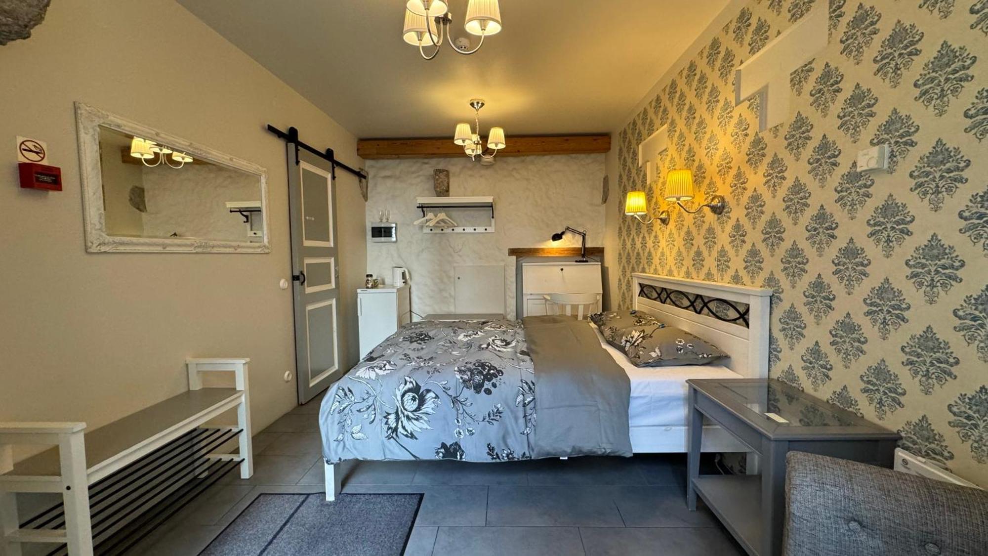 Old Bishop'S House Apartment Талин Екстериор снимка
