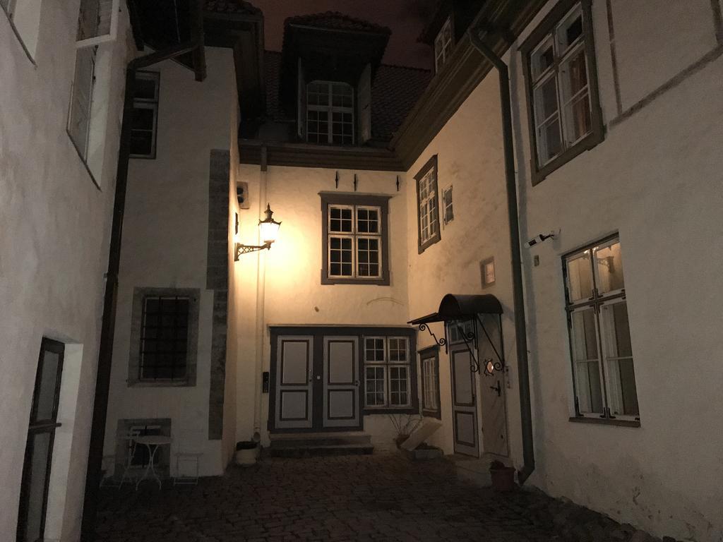 Old Bishop'S House Apartment Талин Екстериор снимка