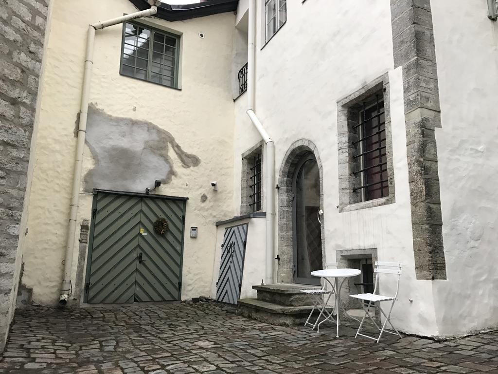 Old Bishop'S House Apartment Талин Екстериор снимка